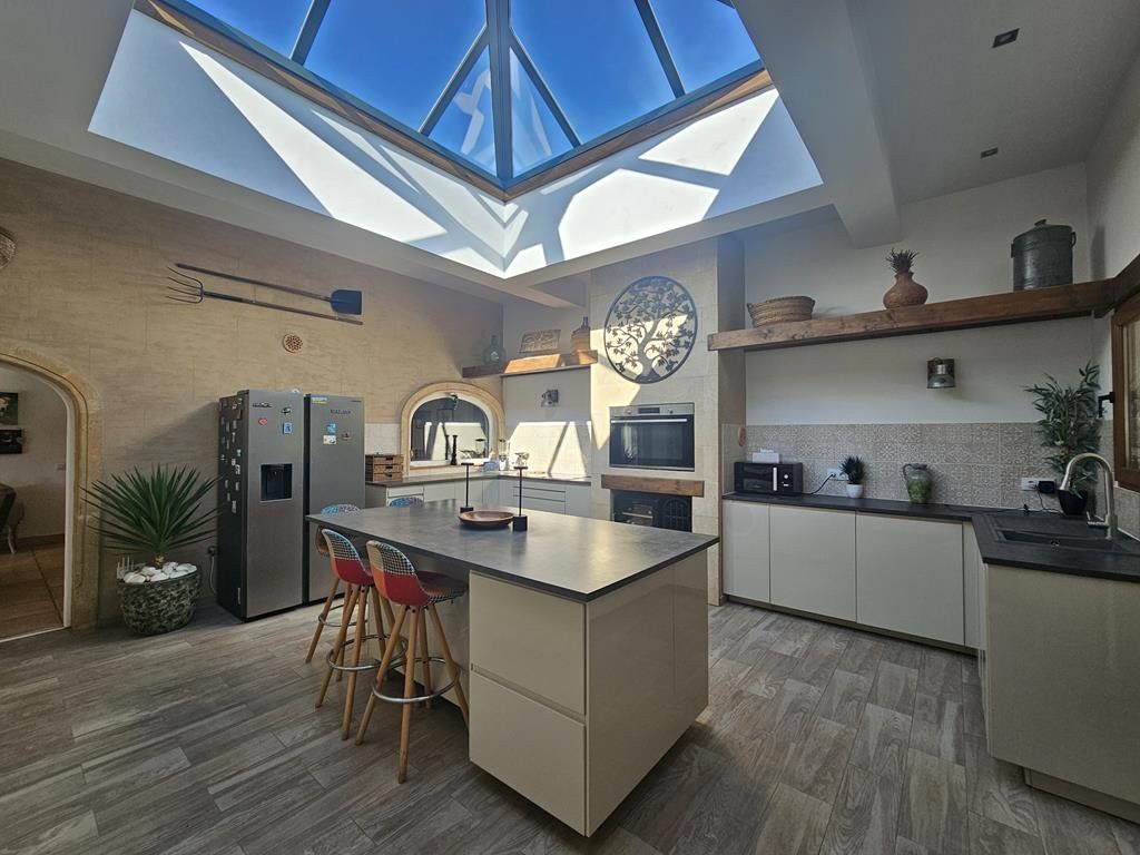 Property photo 2 of 46