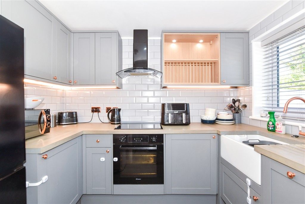 Property photo 2 of 8 Kitchen