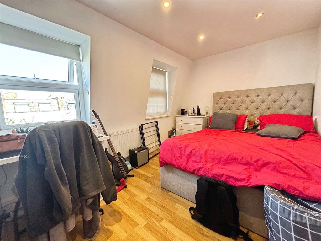 Property photo 2 of 10 Bedroom