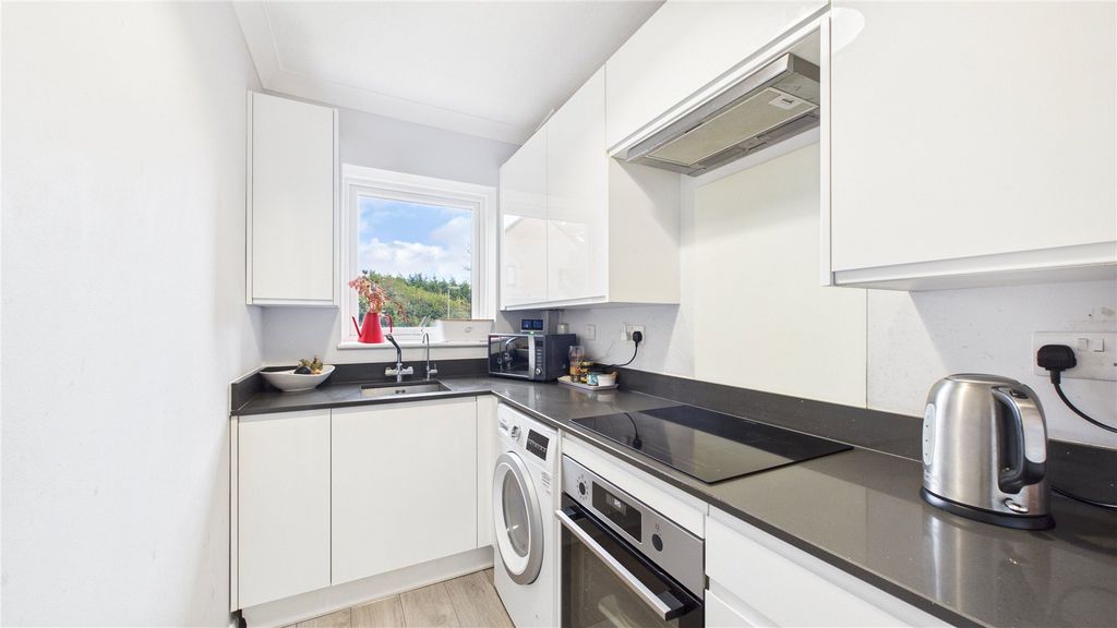 Property photo 3 of 12 Picture 3