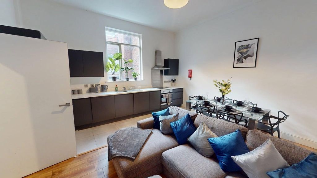 Property photo 2 of 21