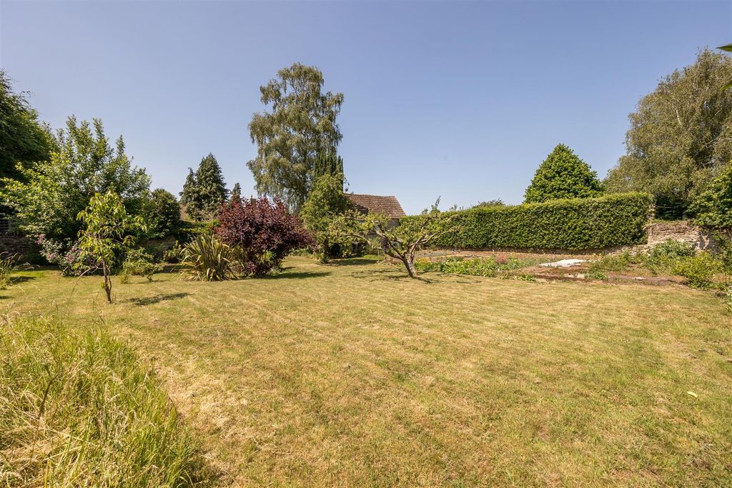 Property photo 2 of 19 Large, Peaceful Gardens To Rear