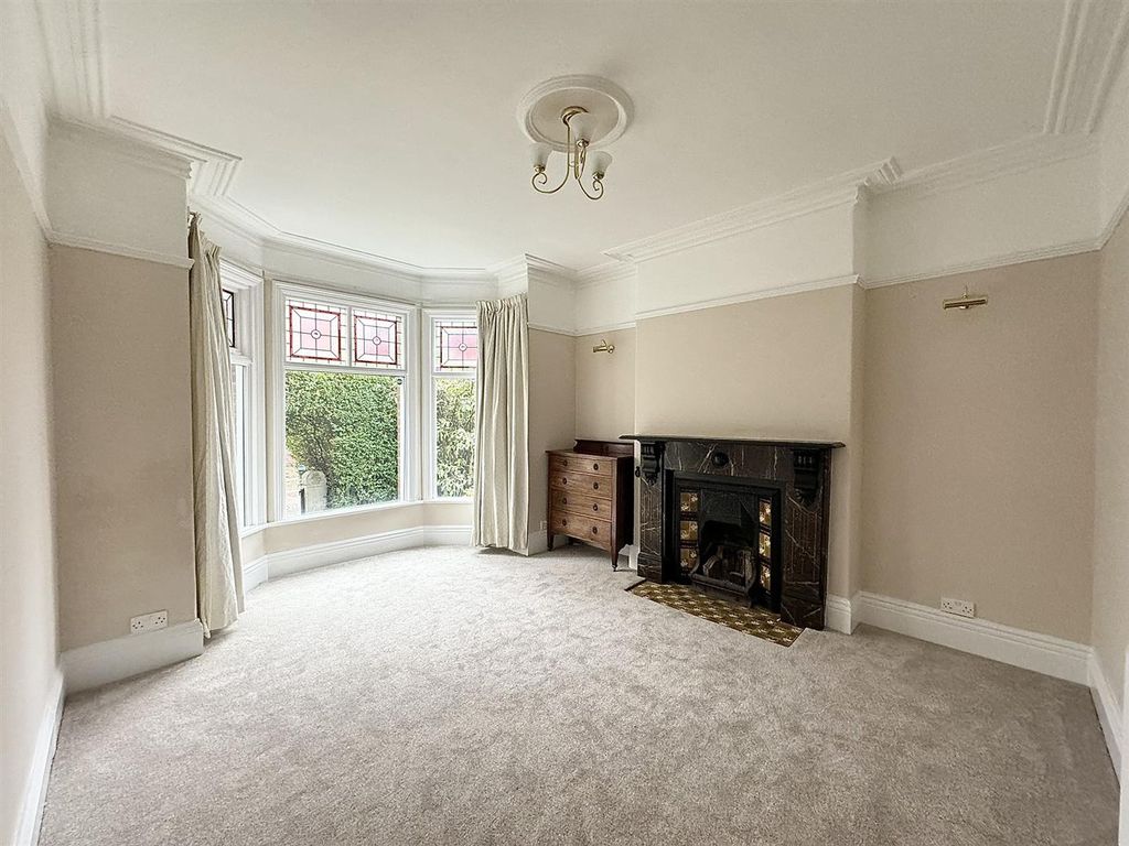 Property photo 2 of 28