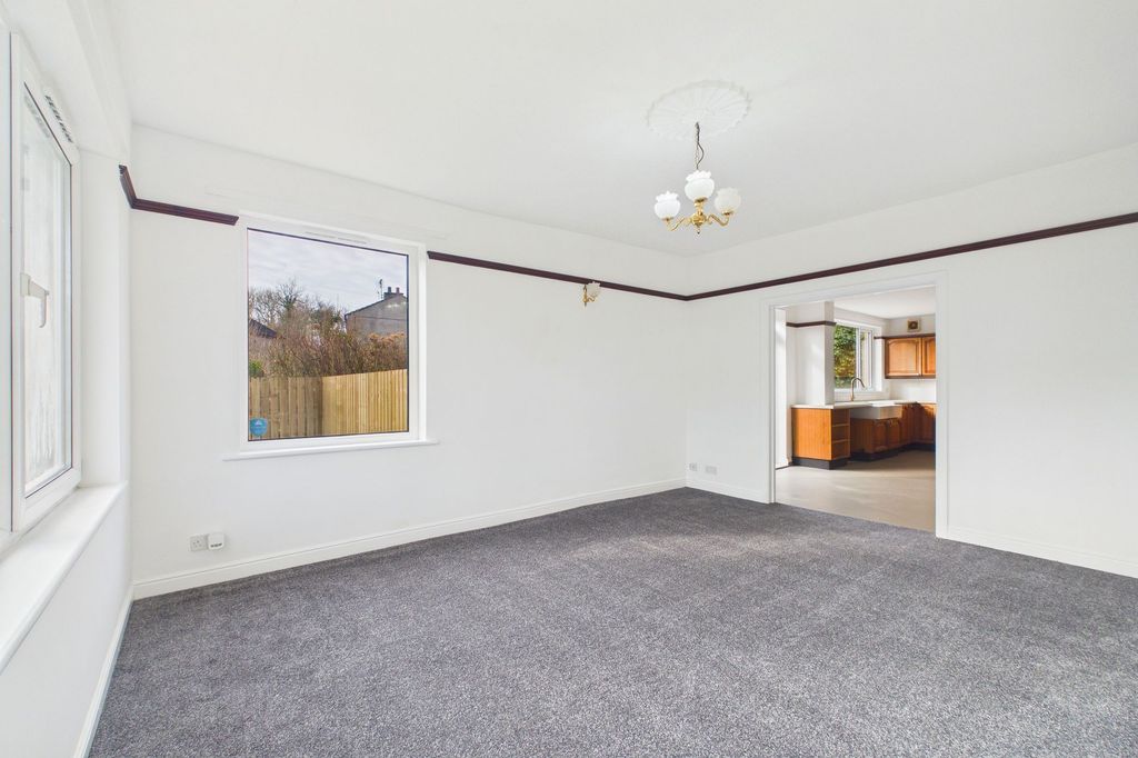 Property photo 2 of 28