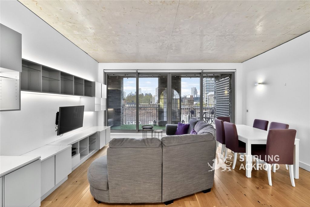 Property photo 3 of 21 Kitchen/Reception