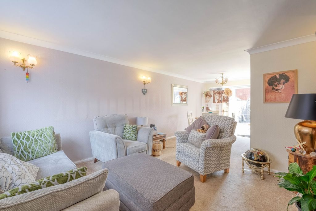 Property photo 2 of 12