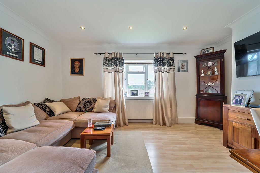 Property photo 3 of 18 1301814-19-68384c...