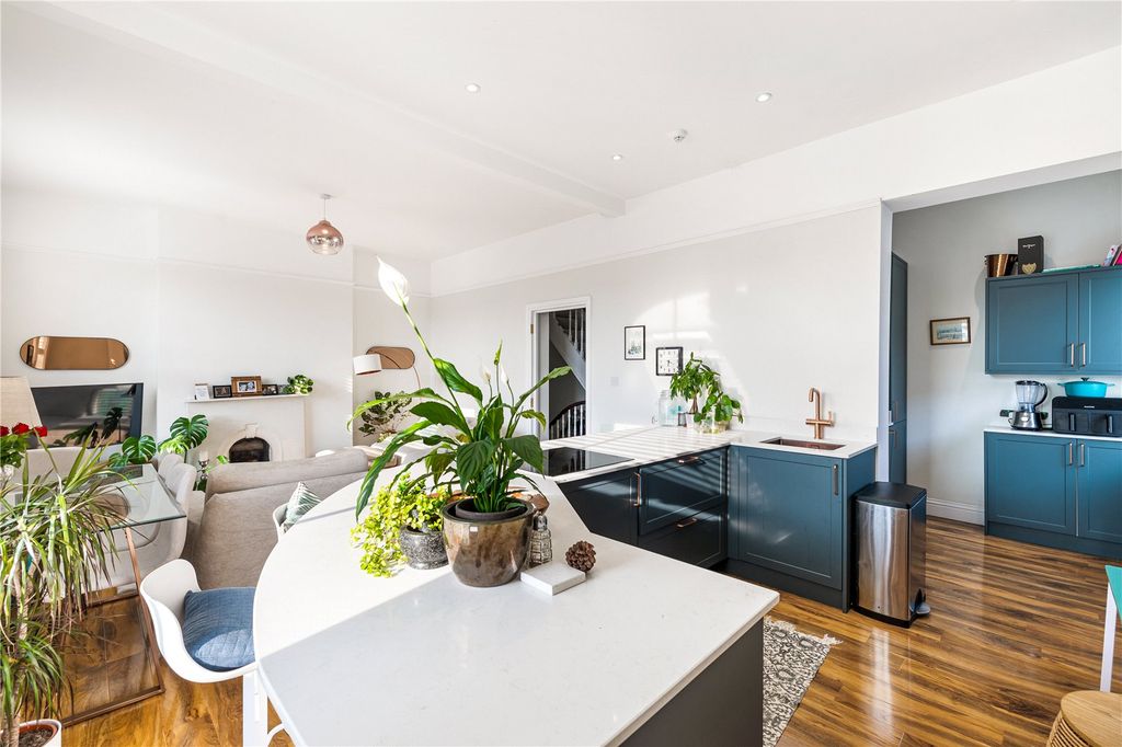 Property photo 2 of 20 Picture No. 27