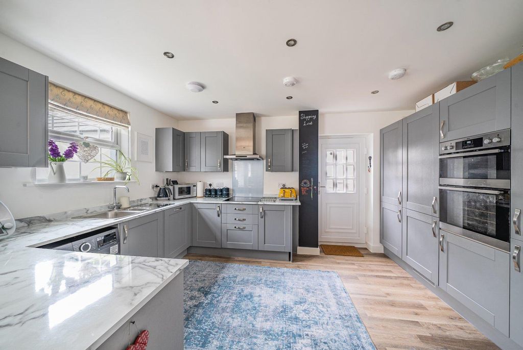 Property photo 3 of 18 Uffculme Seddons