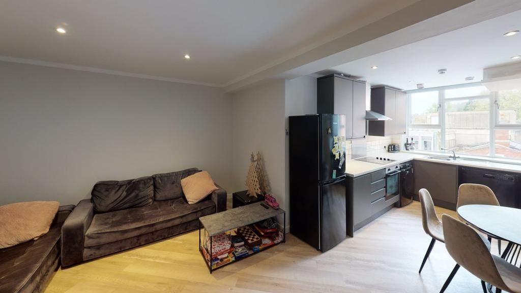 Property photo 2 of 9 A Spacious And Well-Lit Modern Living Room Perfect...