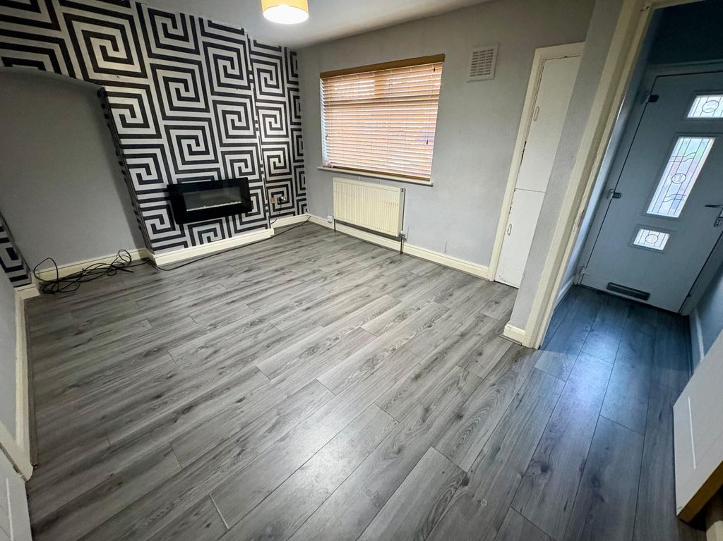 Property photo 2 of 12 Image