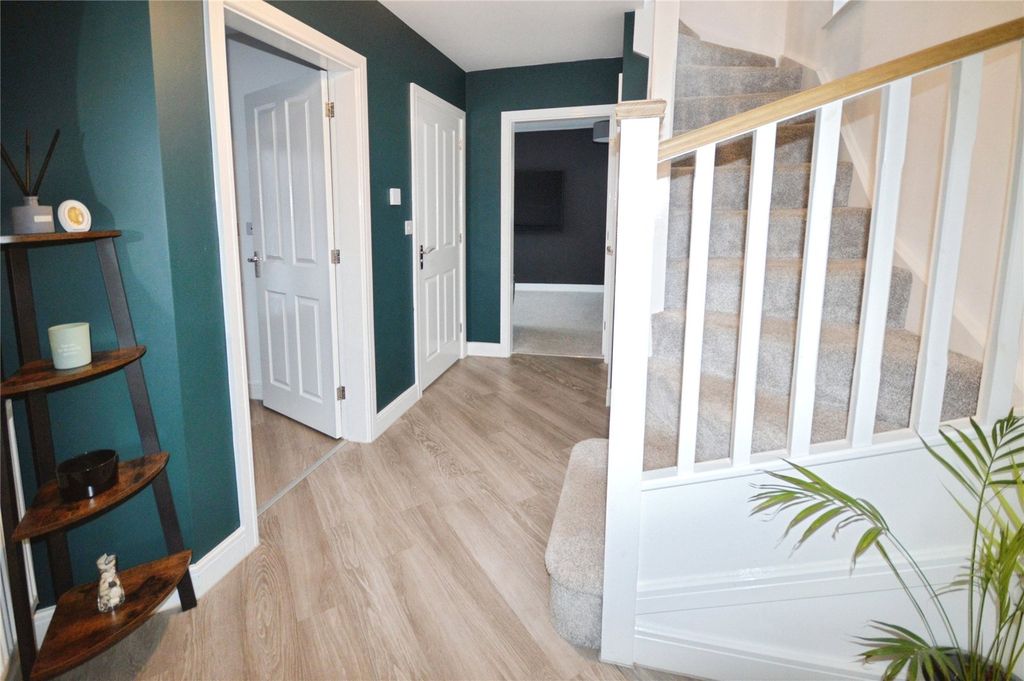 Property photo 3 of 22 Entrance Hall