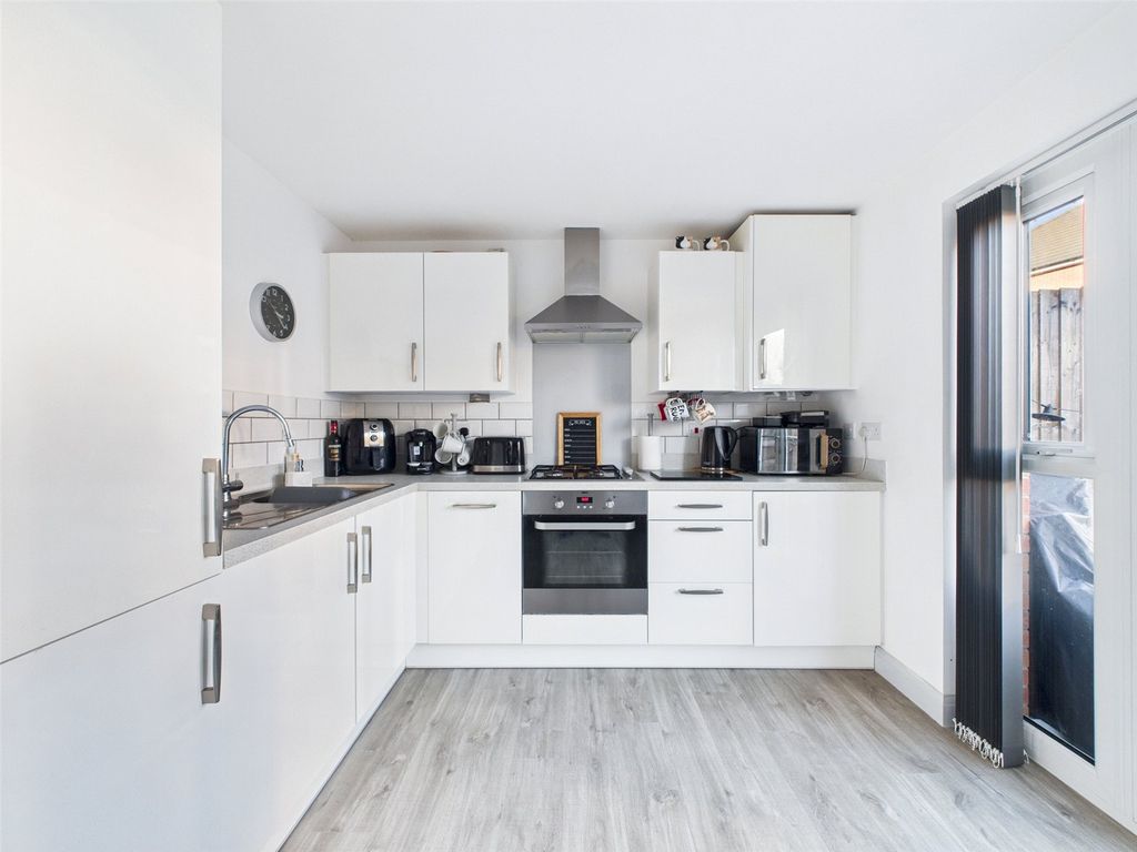 Property photo 3 of 7 Kitchen