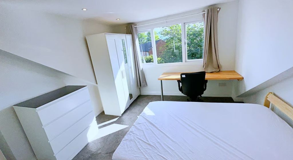 Property photo 2 of 8 This Inviting Double Bedroom Features A Large Wind...