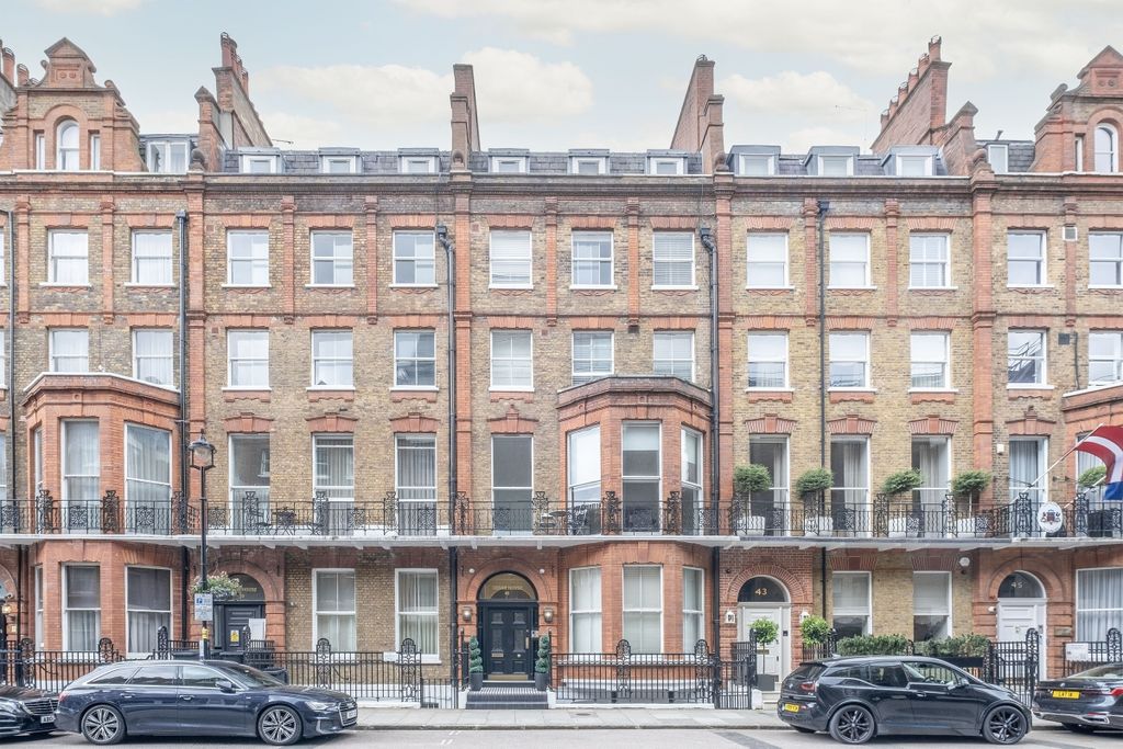 Property photo 2 of 9 External