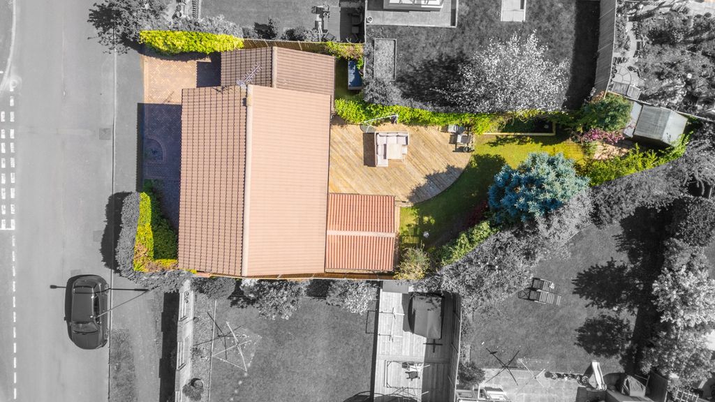 Property photo 2 of 27 4909715