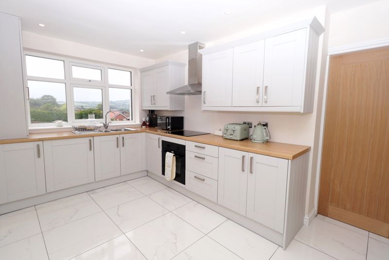 Property photo 2 of 24 Dining Kitchen