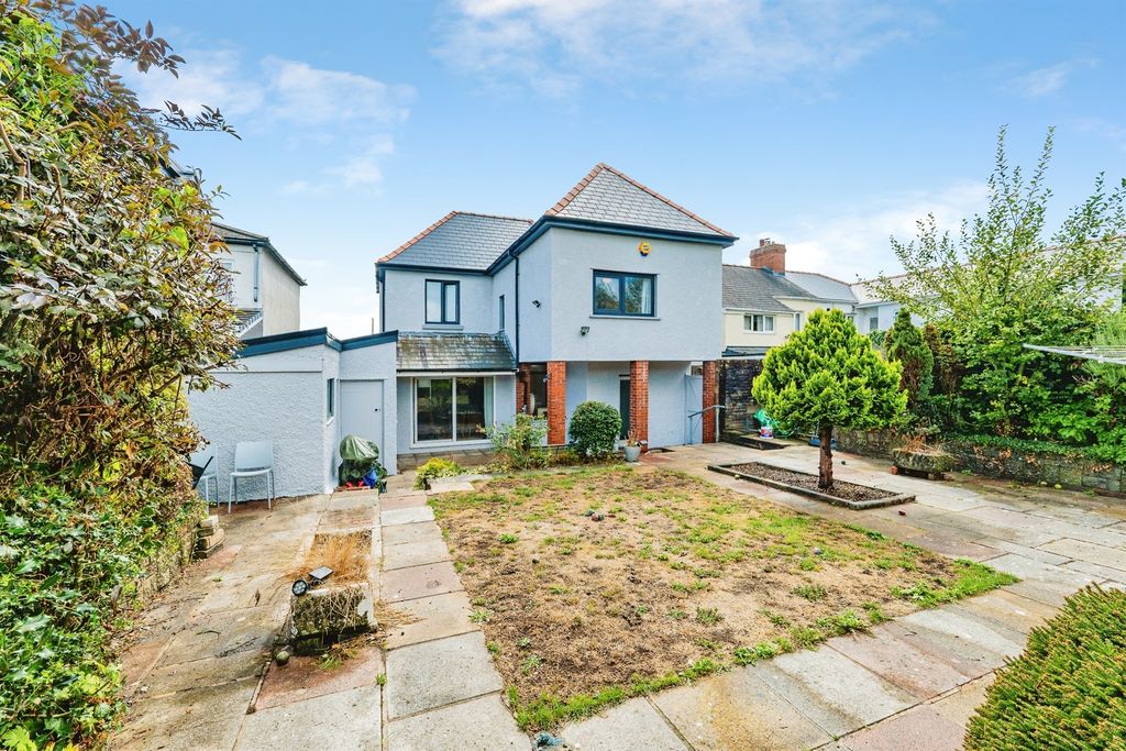 Property photo 2 of 30