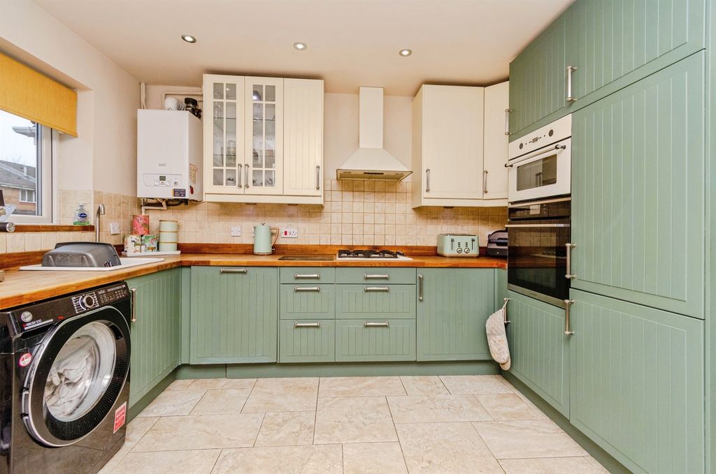 Property photo 2 of 17