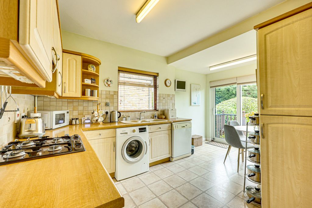 Property photo 2 of 29