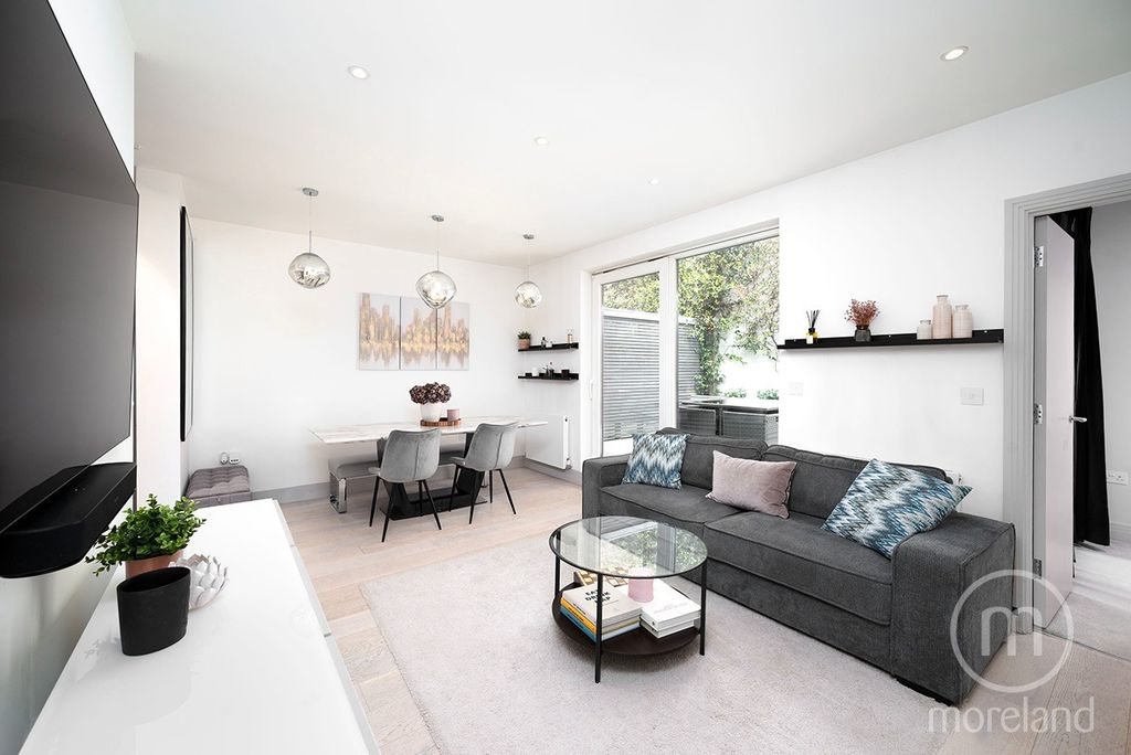 Property photo 2 of 15 4896683