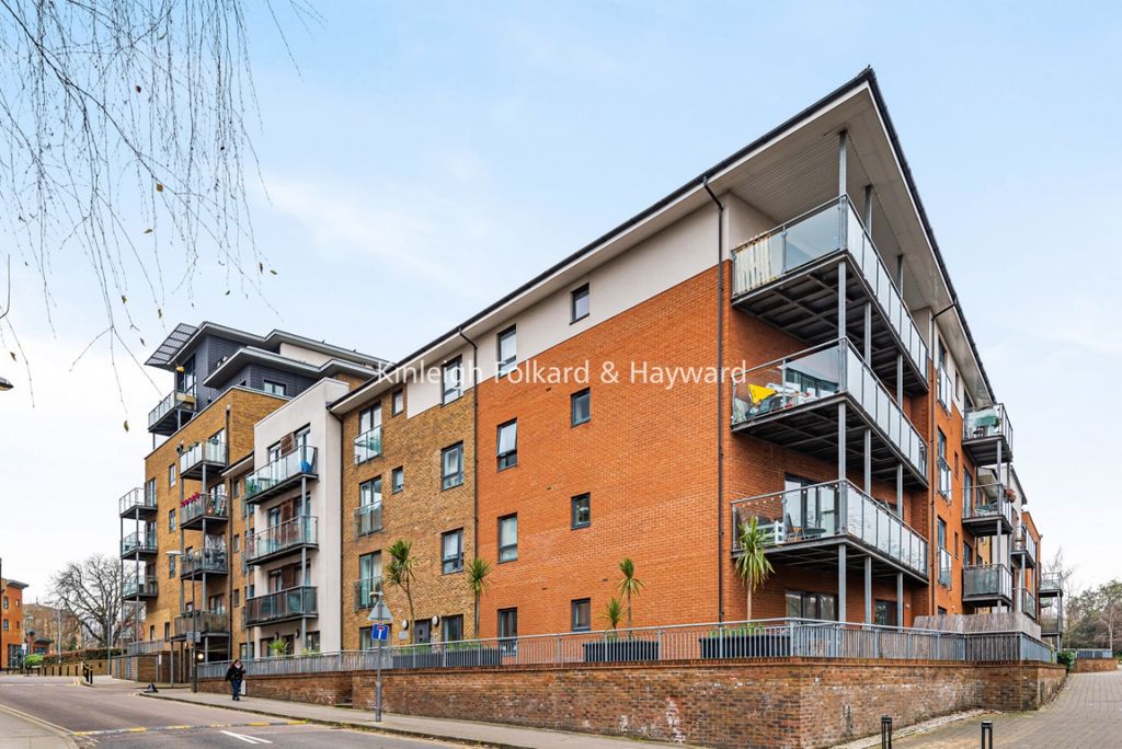 Property photo 3 of 8 External