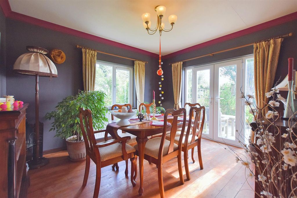 Property photo 3 of 34 Dining Room