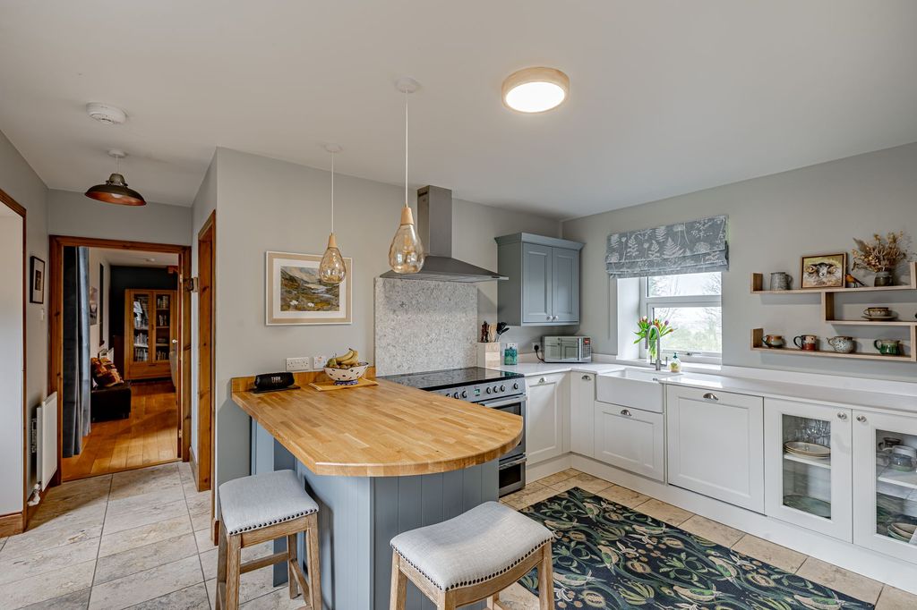 Property photo 3 of 45