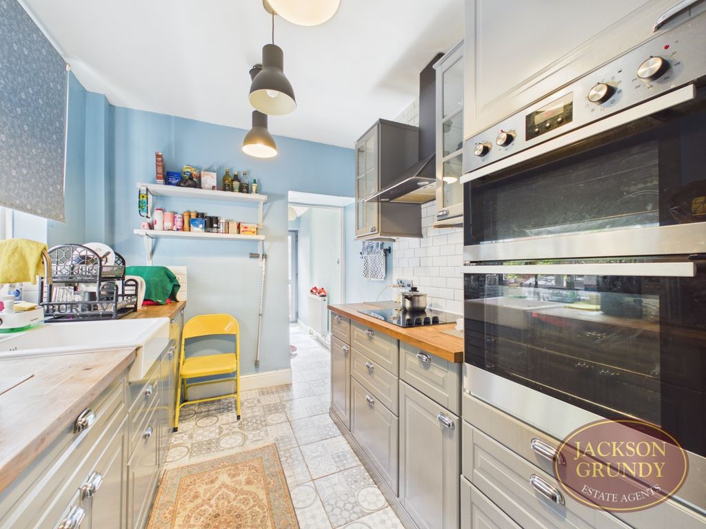 Property photo 3 of 15 Whitworth Road