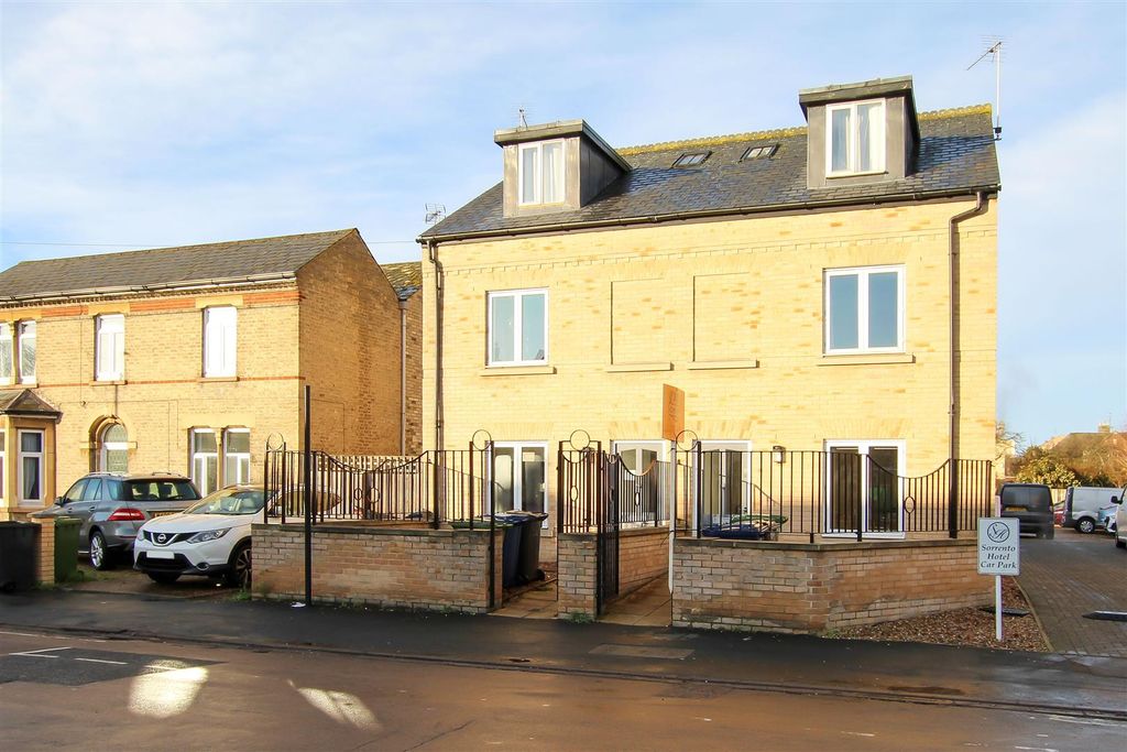 Property photo 1 of 8 Img_5451.Jpg