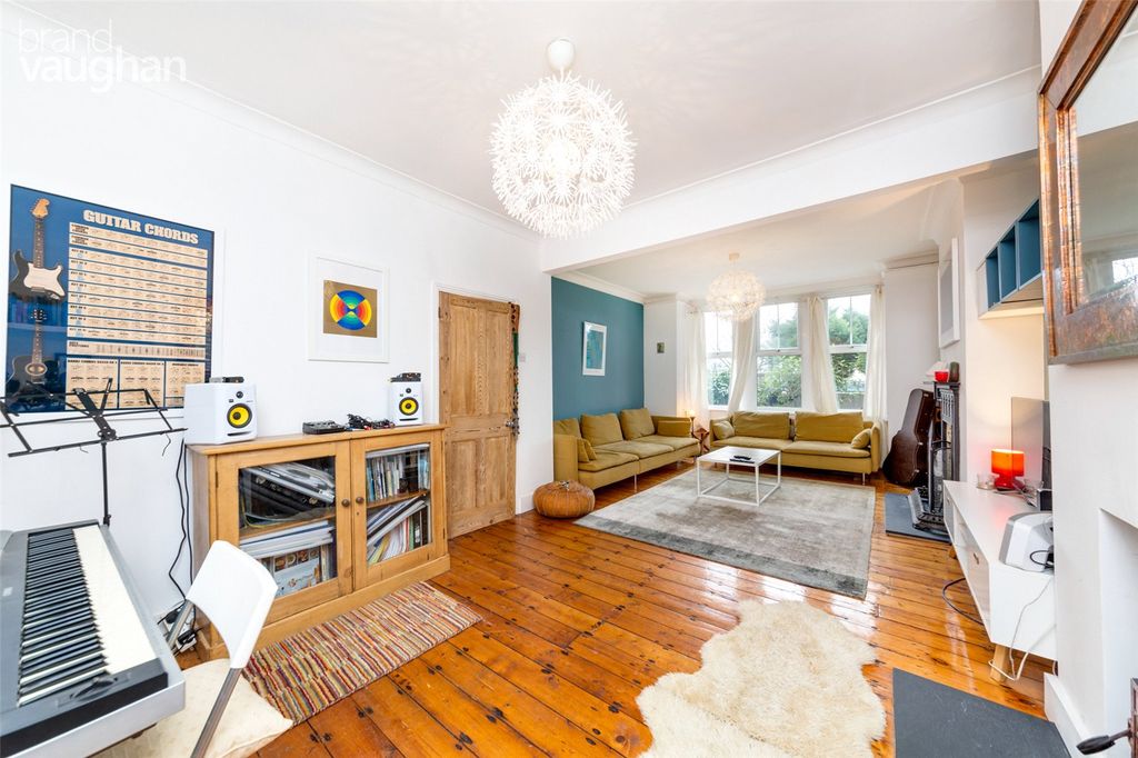 Property photo 3 of 16 Living Room