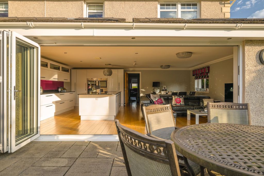 Property photo 3 of 68 Elegant Indoor/Outdoor Areas