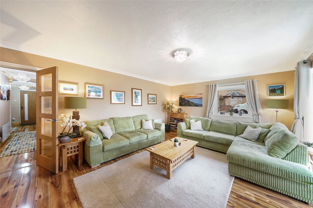 Property photo 2 of 22 Lounge