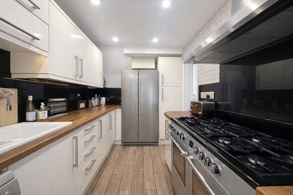 Property photo 2 of 15 Kitchen 1.Png