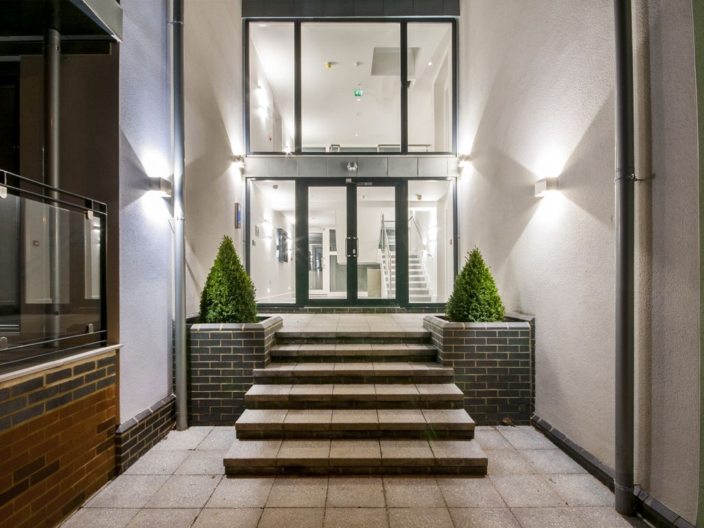 Property photo 1 of 9 Entrance1