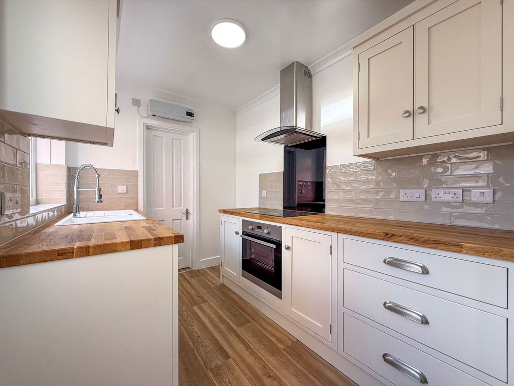 Property photo 2 of 13 Kitchen 1