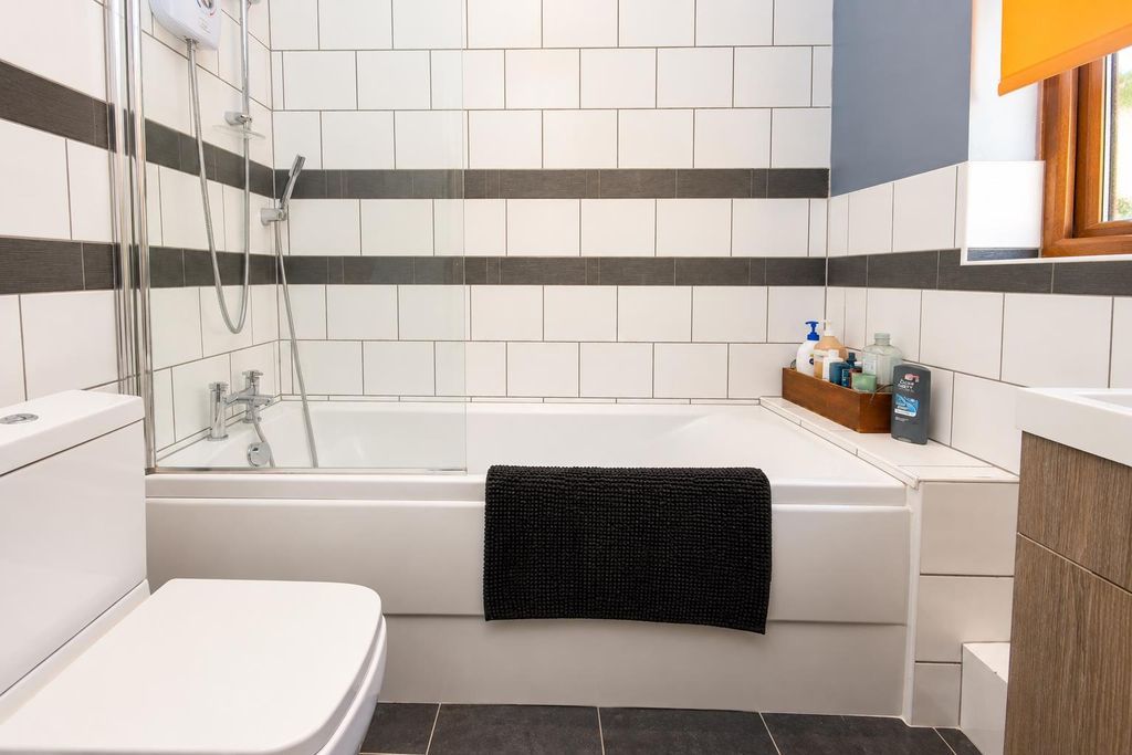 Property photo 3 of 13 1 (4).Png