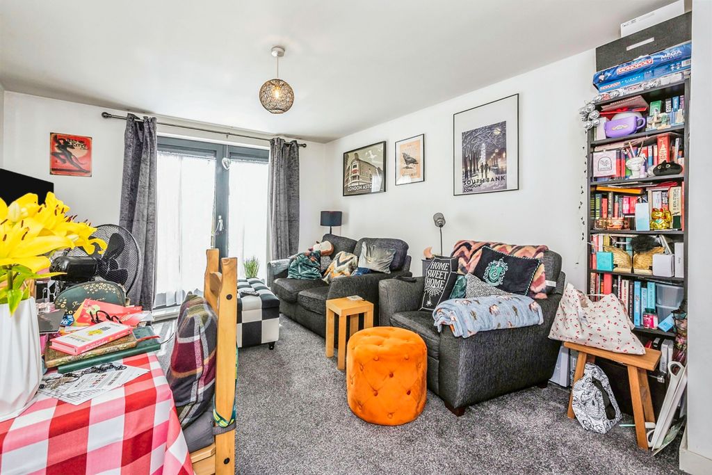 Property photo 3 of 10