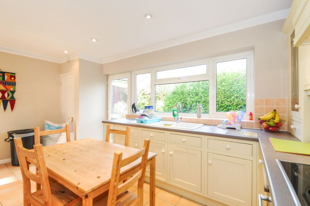 Property photo 3 of 12 0A2cc1c8-45Fc-4F96-9