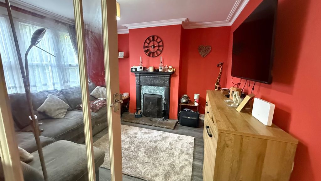 Property photo 2 of 10
