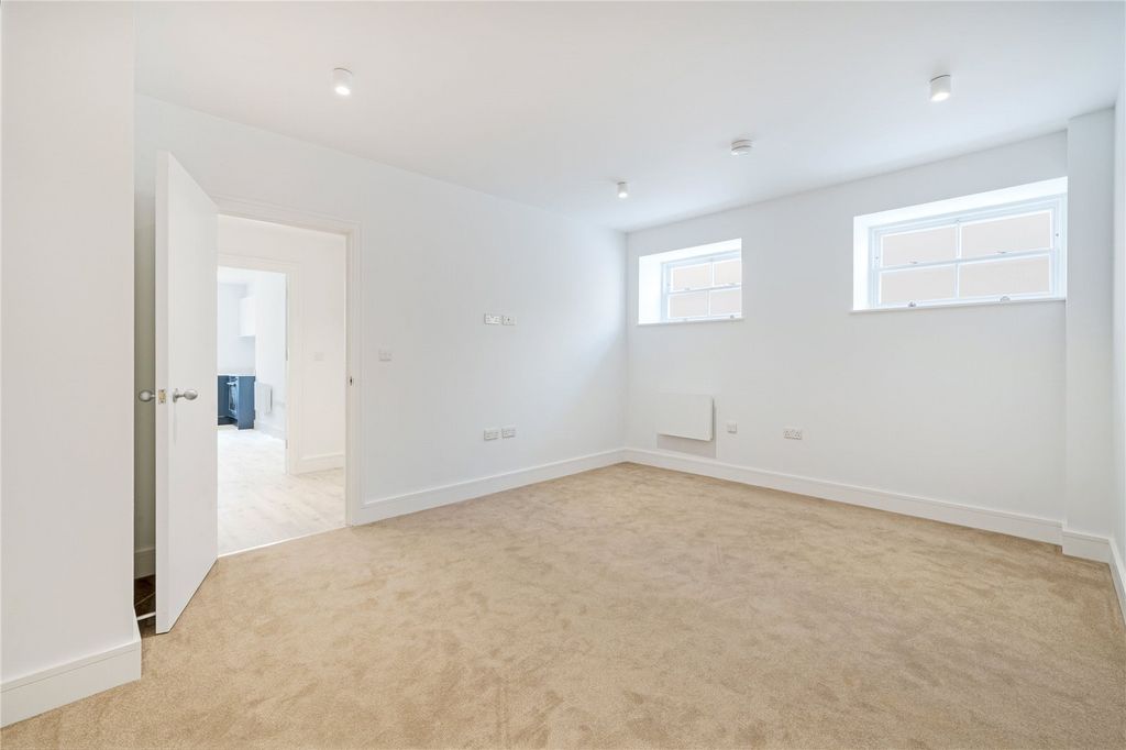 Property photo 2 of 14 Picture No. 08
