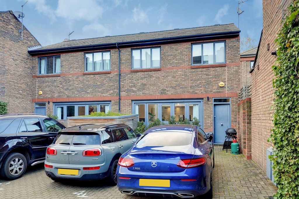 Property photo 2 of 13