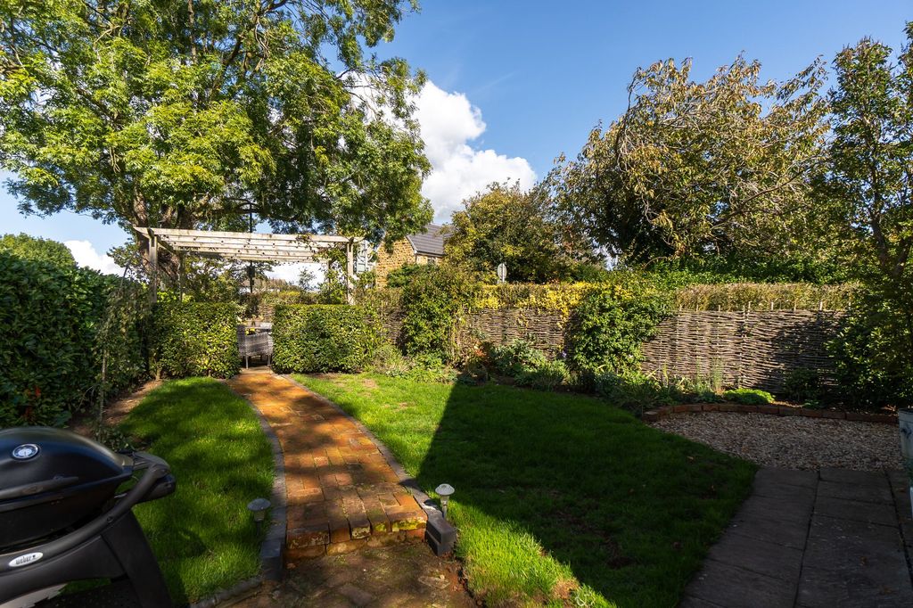 Property photo 2 of 31