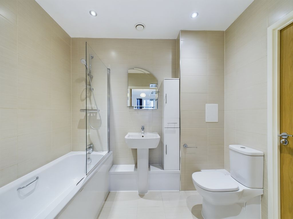 Property photo 3 of 13 Cam02337G0-Pr0307-Still027