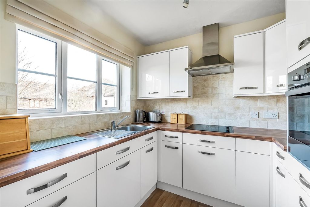 Property photo 2 of 15 26-Emmeline-Lodge-5.Jpg