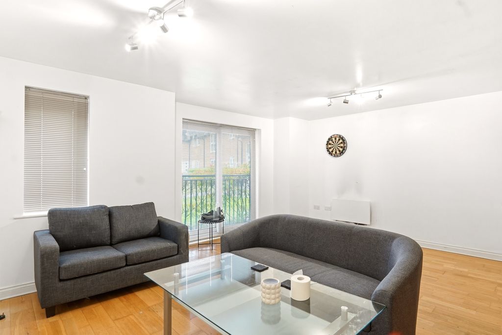 Property photo 3 of 19 Living Space