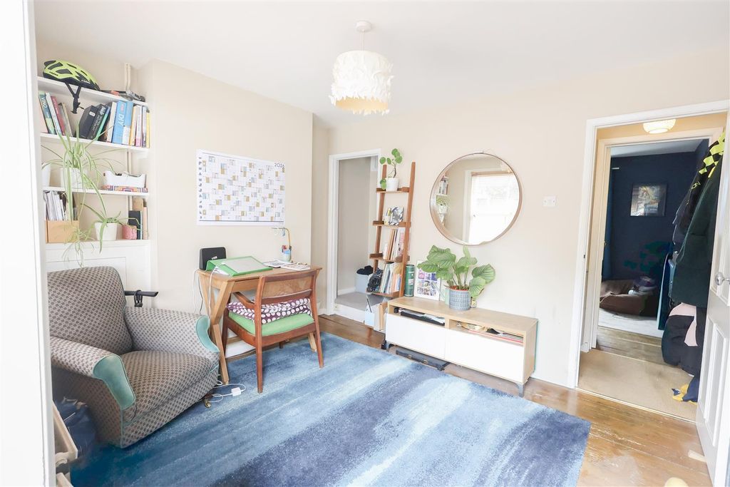 Property photo 3 of 17 Living Room