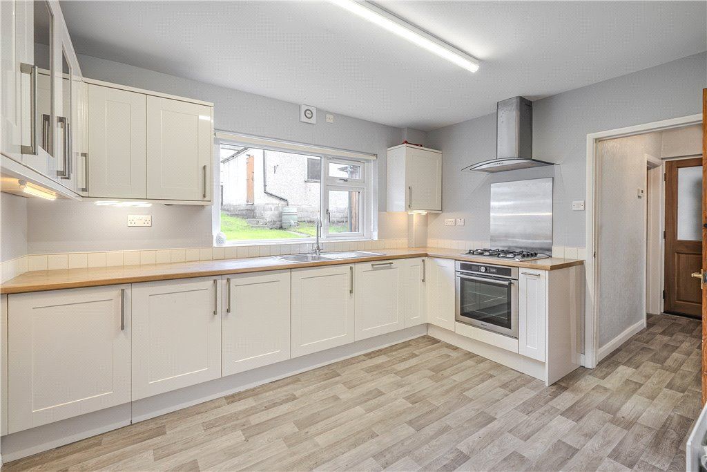 Property photo 2 of 12 Kitchen