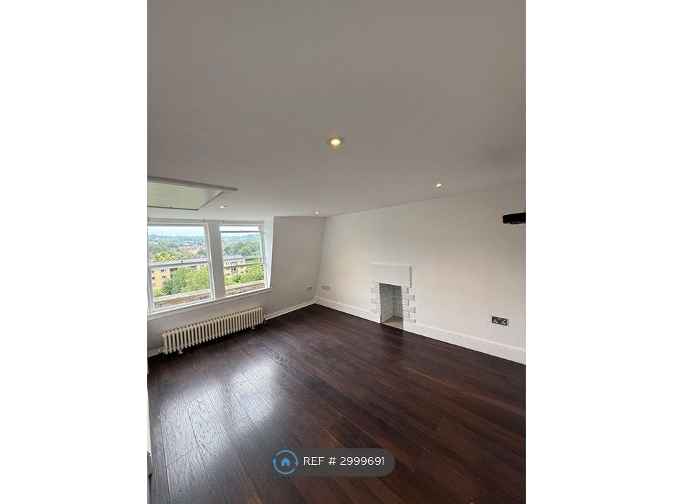 Property photo 2 of 7 Living Room