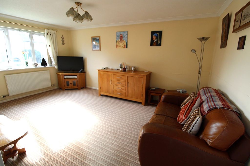 Property photo 3 of 15 Lounge